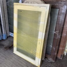 Finestra in PVC Bianco Effeto Legno con Vetro Satinato