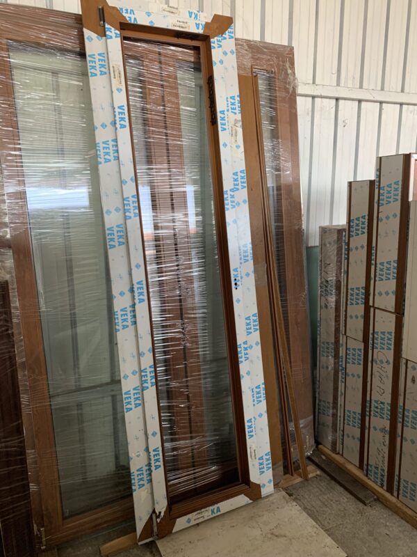 Finestra in PVC Effeto legno senza vetro VEKA